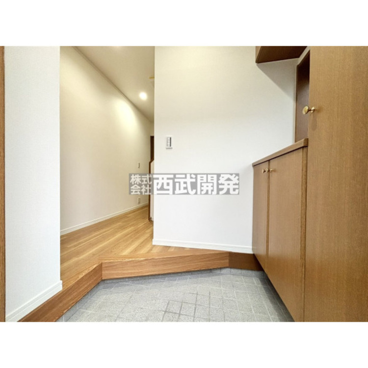 玄関 リフォーム後の画像です