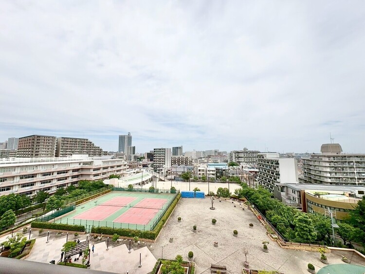 バルコニー 窓を開けると広がる青空。心をリフレッシュして日々を過ごしていきましょう。
