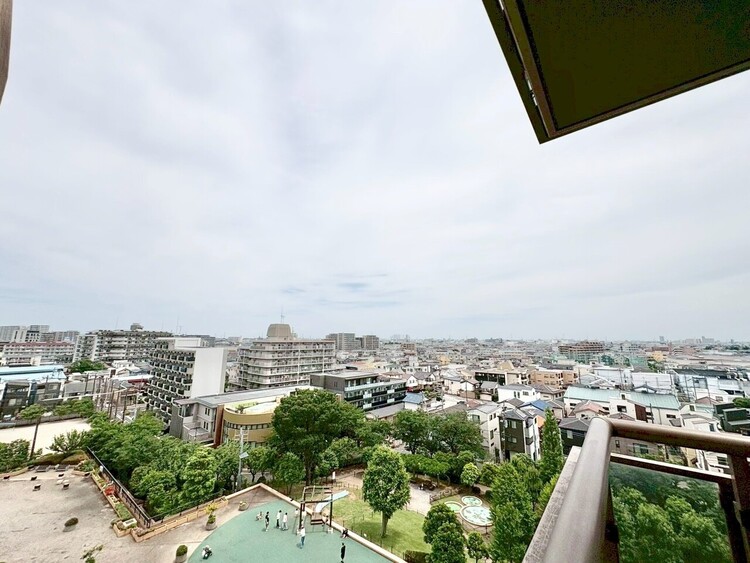 バルコニー 頬をなでる、優しい風を感じることが出来ます。