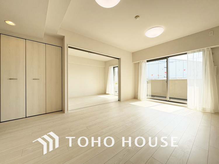 内装 広がりのある住空間、家族が集まるリビング・ダイニング