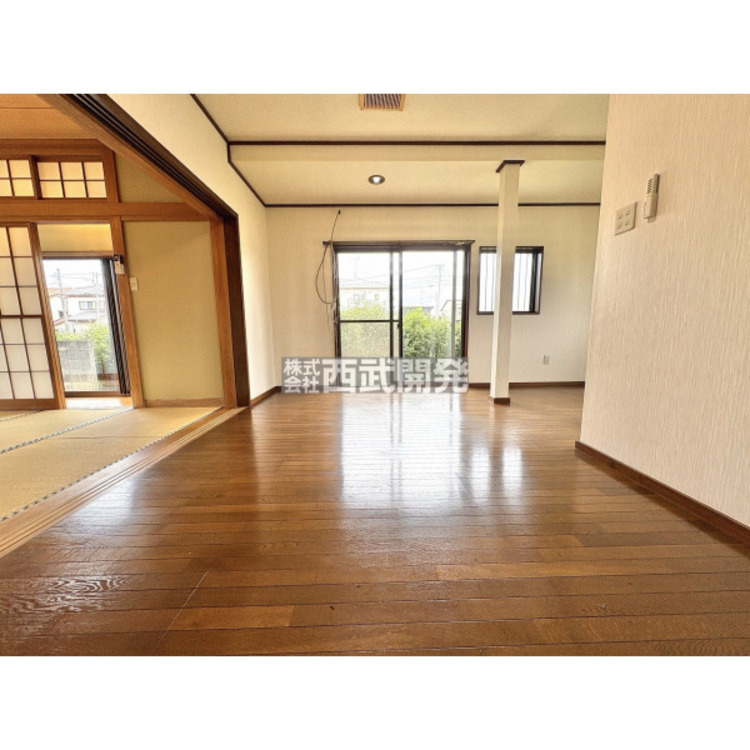 居間 