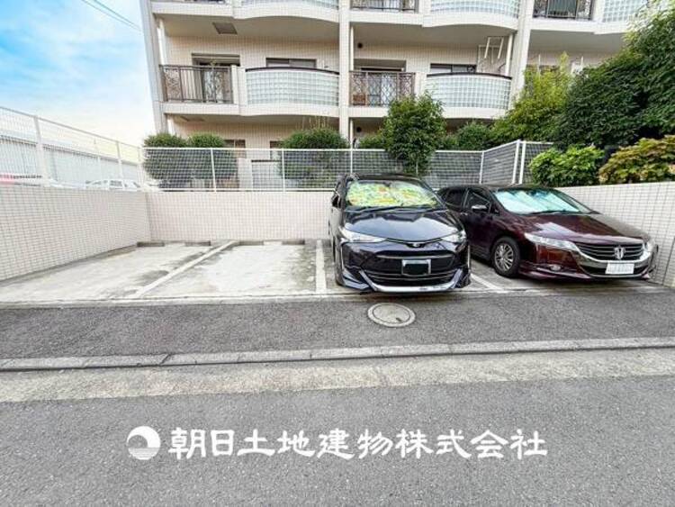 駐車場 【駐車場】敷地内駐車場。日々の暮らしをスムーズにするため必要なスペースです。