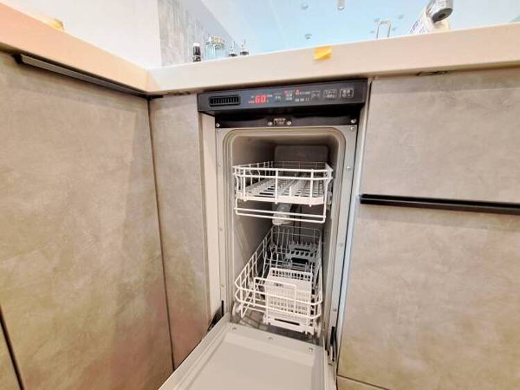 設備 食器の後片付けに便利な食器洗浄乾燥機を標準装備。ビルトインタイプなので見た目もスッキリ、特に共働き世帯のご家族には必須品です。