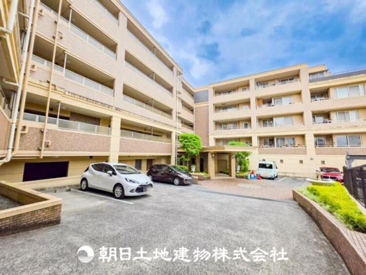 外観 【外観写真】時間のゆとりと空間、暖かな陽光がもたらす光と風を独占してください。