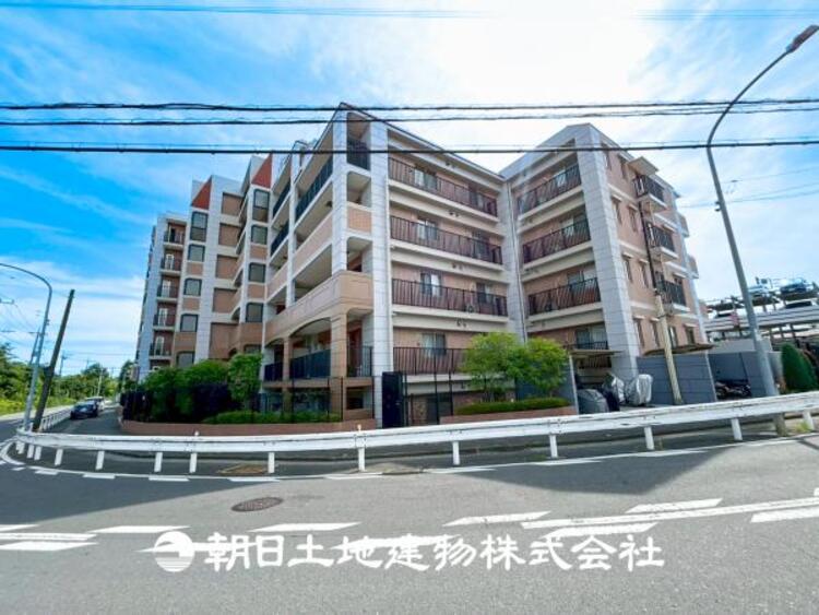外観 【外観・立地】時代の流行ではなく拘りを貫く。シックなカラートーンで街並みに溶け込む外観は、絶妙なバランスで輝きを放ちます