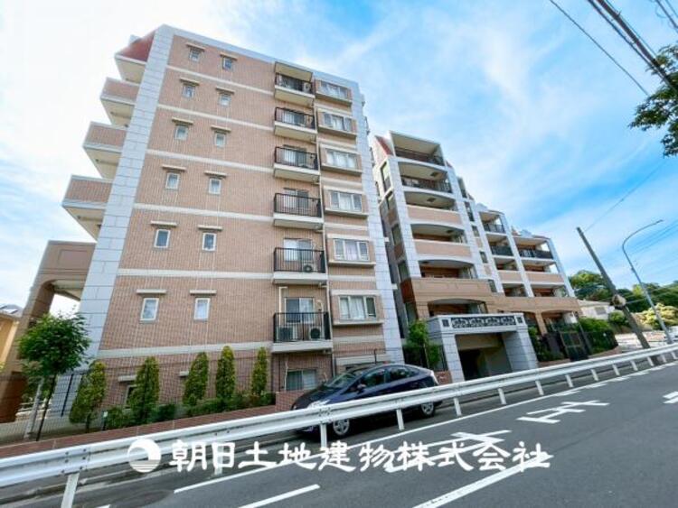 外観 【外観写真】家族の色を映し出す洗練された邸宅は、ずっと輝き続けながらいつしか街の風景に溶け込んでいきます。