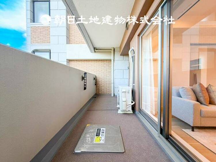 バルコニー 【バルコニー】太陽に愛された家。陽当り・通風に優れた魅力的で快適さを追求したプライベート空間です。