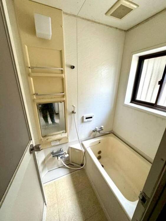 風呂 １日の疲れを癒してくれる広々とした浴室は癒しの空間としてカスタマイズが可能です。