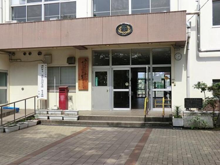 周辺 大田区立糀谷中学校　900ｍ