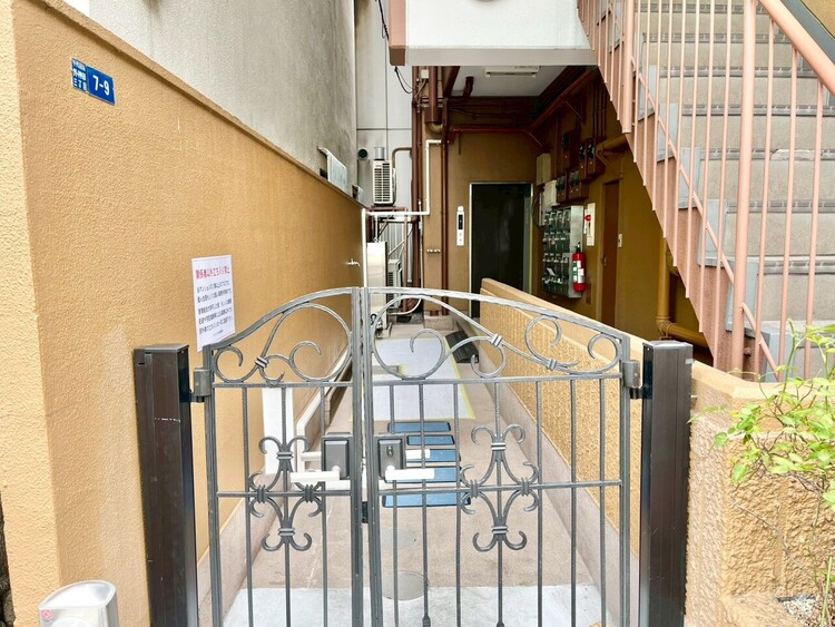 その他 上質感漂う玄関アプローチです。
