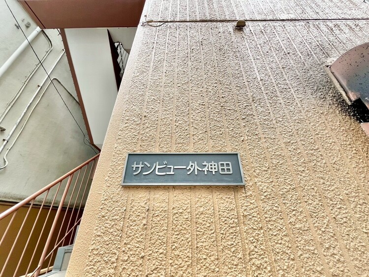 その他 スタイリッシュなエンブレム。お洒落なマンションは入り口から。