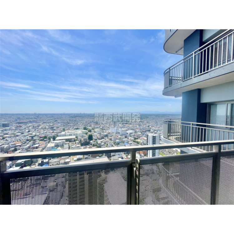 その他 南向きのバルコニーで洗濯物だけではなくお布団干しもどうぞ
