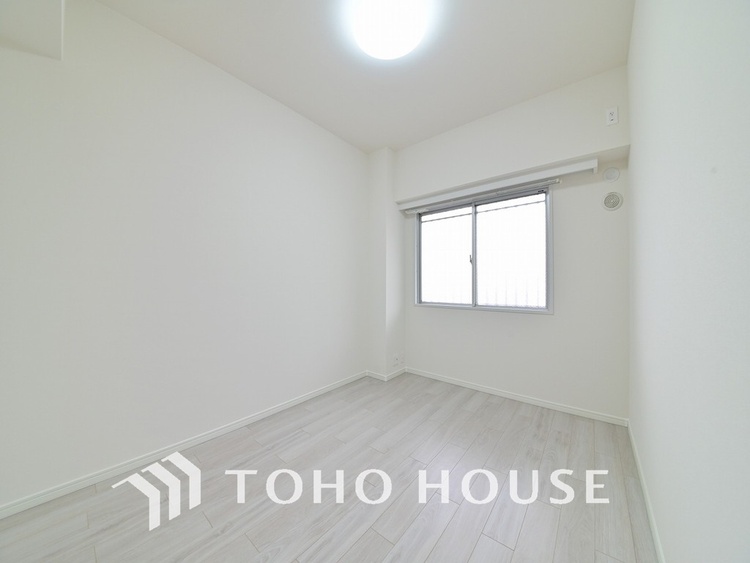 内装 採光もある洋室は、くつろぎのひと時を過ごすのにぴったり