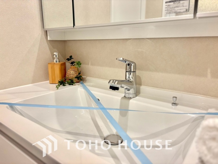 洗面 【WASHROOM】◆快適◆煌びやかな暮らしの中にも忘れたくない快適さ。大きな収納が助けてくれます