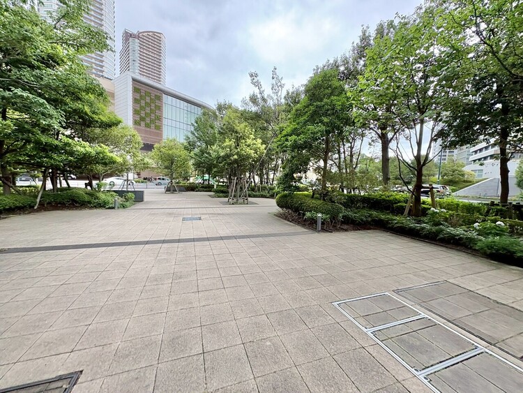 その他 マンションの敷地内には、中庭もございます。