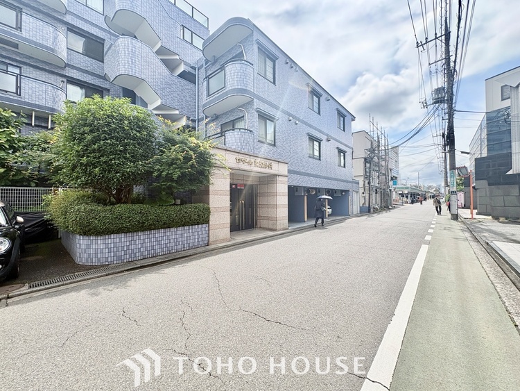 外観 漂う上質な空気感、マンションに入れば「おかえりなさい」と笑顔で迎えてくれるエントランス。最良の心配りを感じるマンションでした。