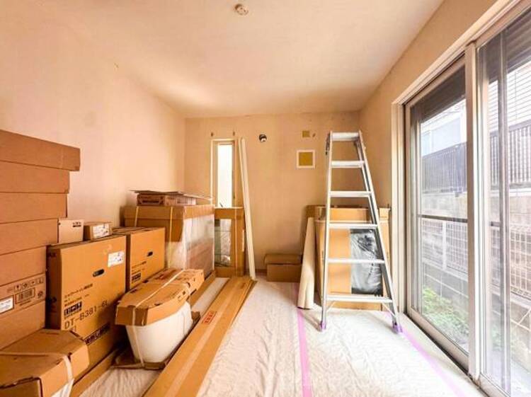 内装 居室はひとり時間を過ごせる安らげるお部屋として活用できます！収納スペースあり！荷物が多くても十分！ベッドや勉強机、テレビなどを置きたい場合におすすめ！！過ごす時間が長くてもゆったり過ごせそうですね！ 