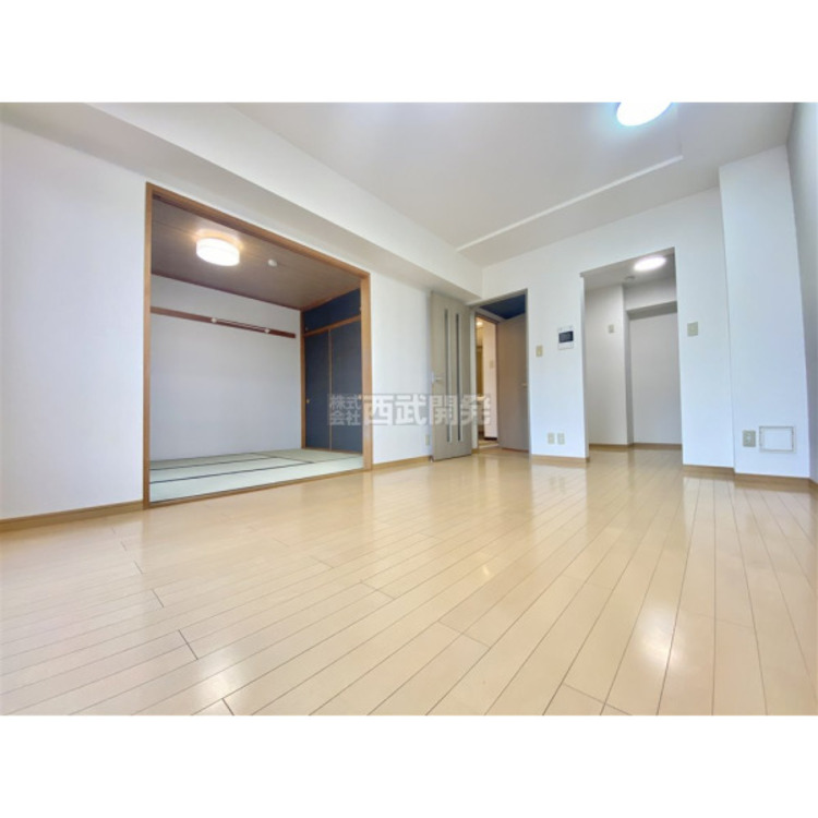 居間 ＬＤＫは家族みんなの快適空間です。お食事したりおしゃべりしたり、家族の絆を育むセントラルスペースです。