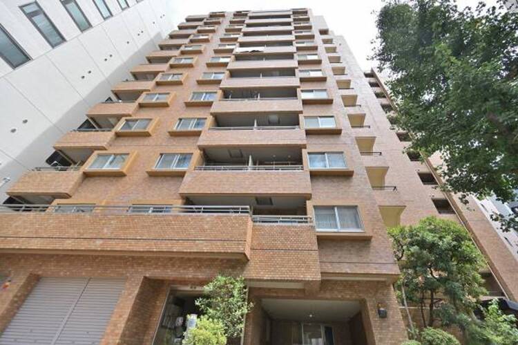 外観 場所によって暖かい日差しの入り方・見え方も違うお住まい。実際の日当たりや現地の雰囲気もご確認ください。