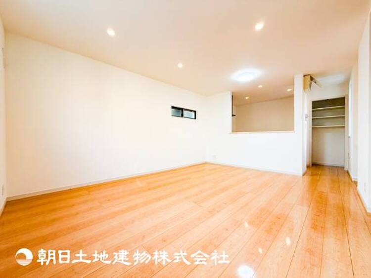 居間 【リビング】大切な人とともに、心穏やかに過ごすひとときになるリビング。