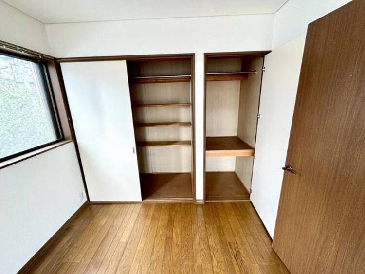 収納 各部屋に備えられたクローゼット。普段使わないものを全部しまってしまえば、お部屋の空間をたっぷり使うことが出来ます。