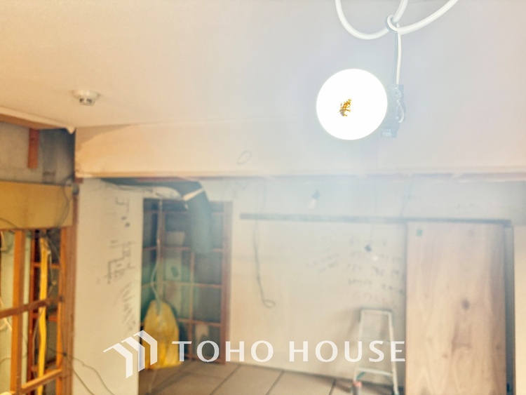 キッチン 【改装中】◆愛育◆キッチンは家族の絆を育む大切な空間。シンプルで使い易いSystemKitchenで愉しく作る料理は愛情のある美味しいご馳走に。家族で使える広々としたダイニングキッチンです。