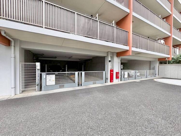 駐車場 本物件の駐車スペースです。車種制限のある場合もございますので、お気軽にお問い合わせくださいませ。