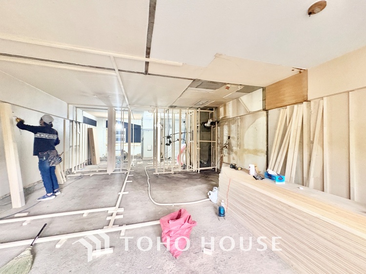 内装 【改装中】使いやすく、明るい洋室に仕上がります。子供部屋や趣味のお部屋にご利用できます。ご自身で家具などを配置し、素敵な空間を創り上げられます。
