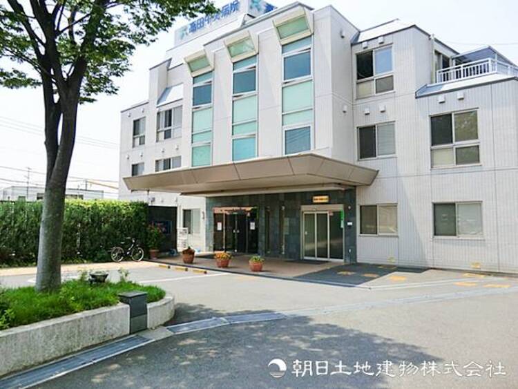 周辺 【高田中央病院】880ｍ　地域に根ざした総合的な医療体制が整い、丁寧で安心感のある診療が受けられる病院です。幅広い年代の患者を支える頼れる医療機関として親しまれています。