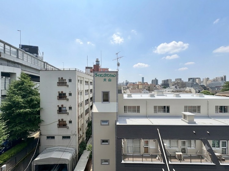 バルコニー 頬をなでる、優しい風を感じることが出来ます。