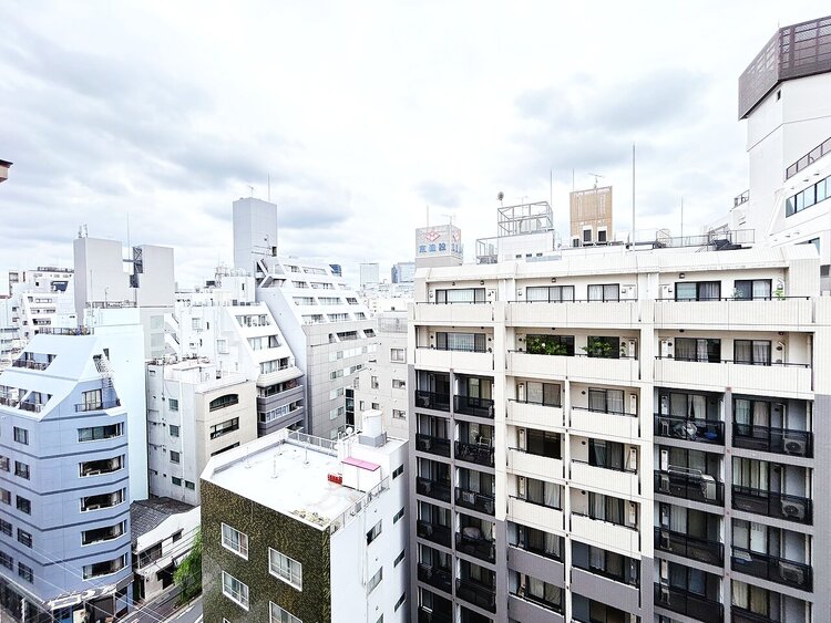 バルコニー 頬をなでる、優しい風を感じることが出来ます。