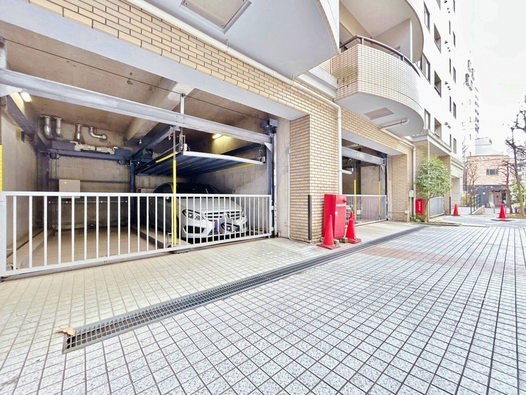 駐車場 本物件の駐車スペースです。車種制限のある場合もございますので、お気軽にお問い合わせくださいませ。