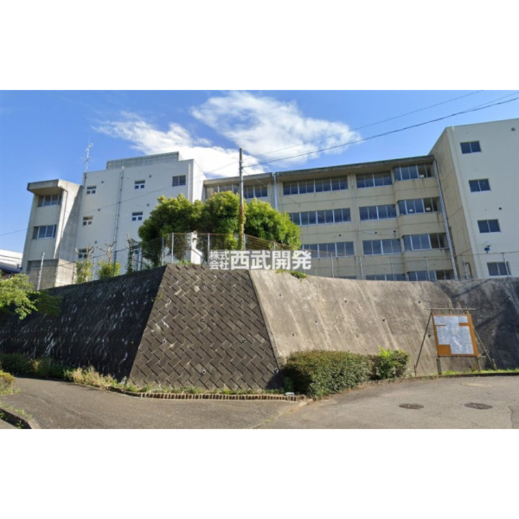 周辺 白山中学校(約750m)