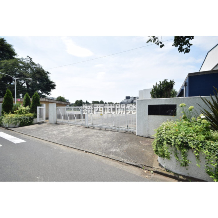 周辺 第三中学校(約1200m)