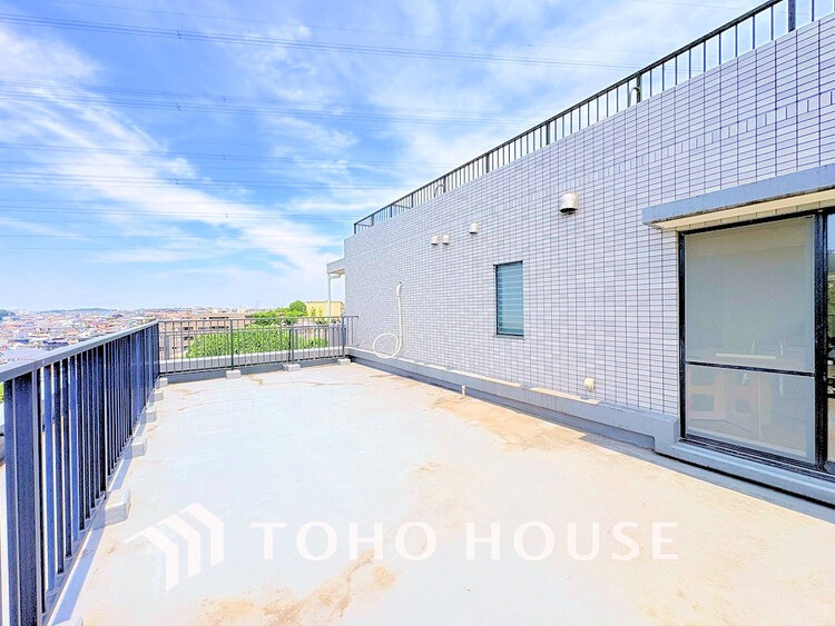 バルコニー 広々ルーフバルコニーで屋上菜園やBBQなどにいかがでしょうか