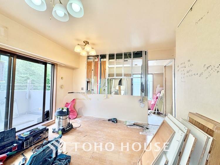 キッチン 【改装中】◆愛育◆キッチンは家族の絆を育む大切な空間。シンプルで使い易いSystemKitchenで愉しく作る料理は愛情のある美味しいご馳走に。家族で使える広々としたダイニングキッチンです。