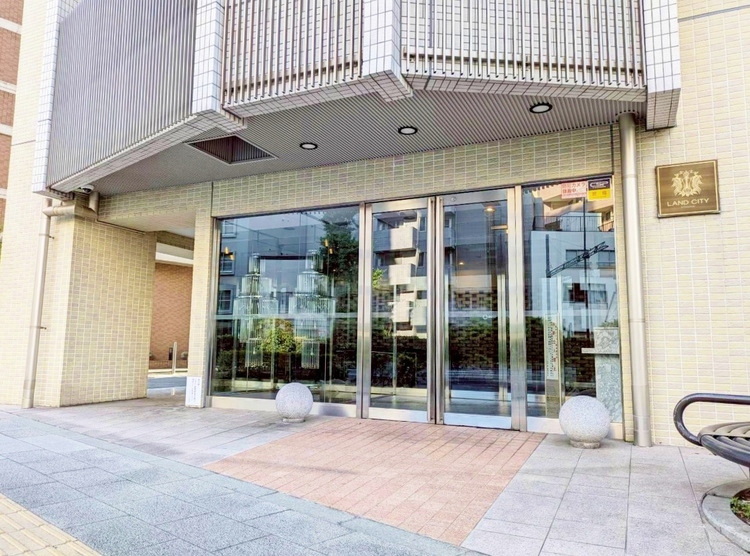 エントランス 外と内をつなぐエントランスは、まさに顔となる場所。
