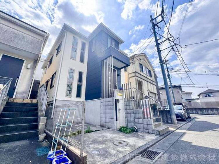 外観 【外観】流行に左右されず将来にわたって価値が継続する佇まい！良好な住環境が保たれたエリアで新生活を！