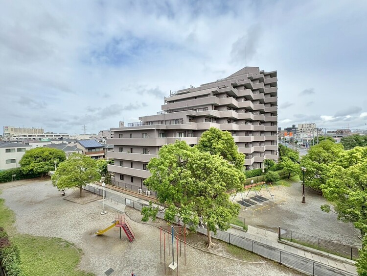 バルコニー 頬をなでる、優しい風を感じることが出来ます。