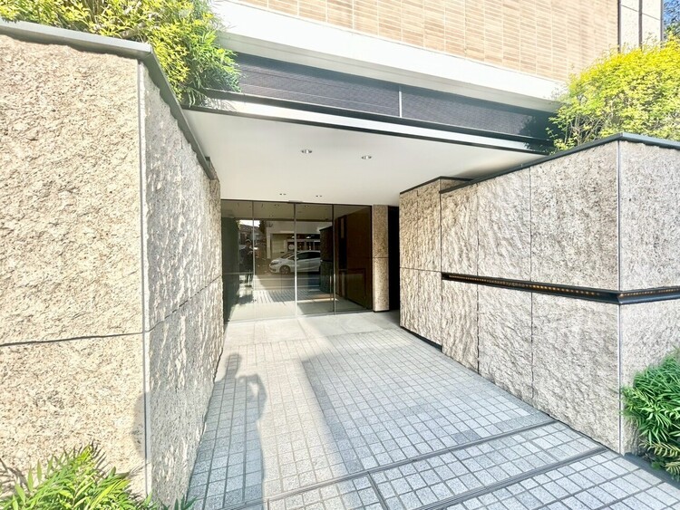 その他 上質感漂う玄関アプローチです。