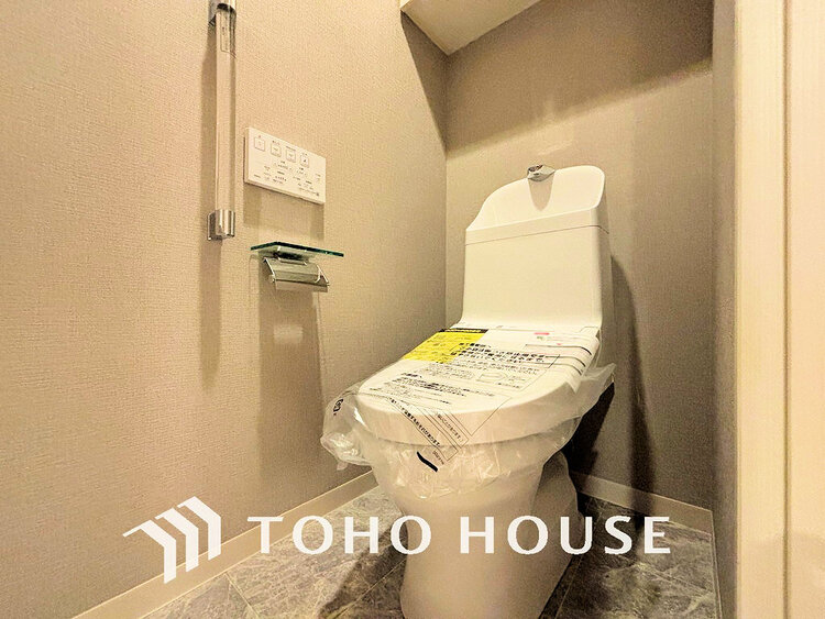 トイレ 清潔な洗浄機能付温水シャワートイレ