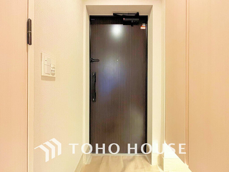 玄関 飾り過ぎないシンプルな内装の玄関
