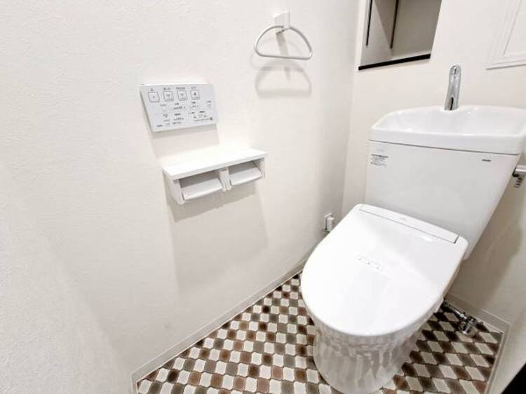 トイレ ウォシュレット付き清潔感の溢れるトイレです。落ち着いた空間で安らぎのひとときをお過ごし頂けます。
