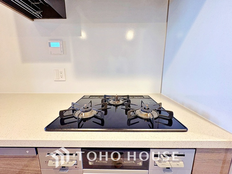キッチン 【Kitchen】キッチンは家族の絆を育む大切な空間。シンプルで使い易いSystemKitchenで愉しく作る料理は愛情のある美味しいご馳走に。