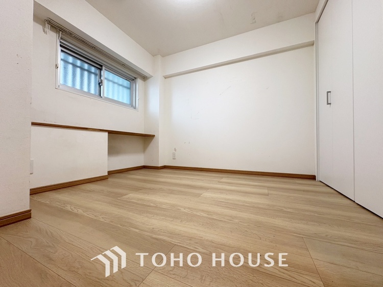 内装 【Ease】家族個々の安らぎの空間。プライベートなBedRoomは暮らす方の感性で造り上げたいもの。誰もが好みで飾れるシンプルな室内に仕上げてあります。
