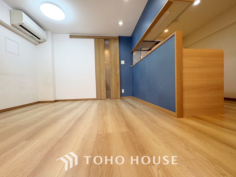 その他 【House of the Sun】太陽の温かな光がお家全体を照らす。そこには目を輝かせ笑顔で見つめてくれる君がいて、「ただいま」の言葉がこだまする。そんな君の瞳に恋している。