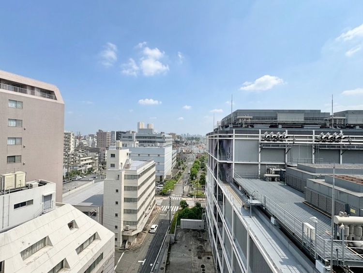 バルコニー 窓を開けると広がる青空。心をリフレッシュして日々を過ごしていきましょう。