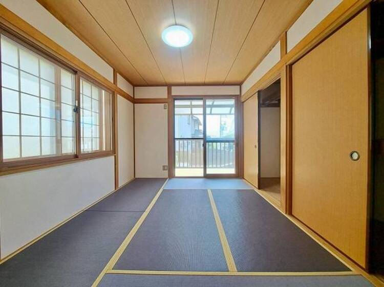 内装 和室約６帖　仕事や趣味のスペースとしても活用できる、多用途に使える部屋。