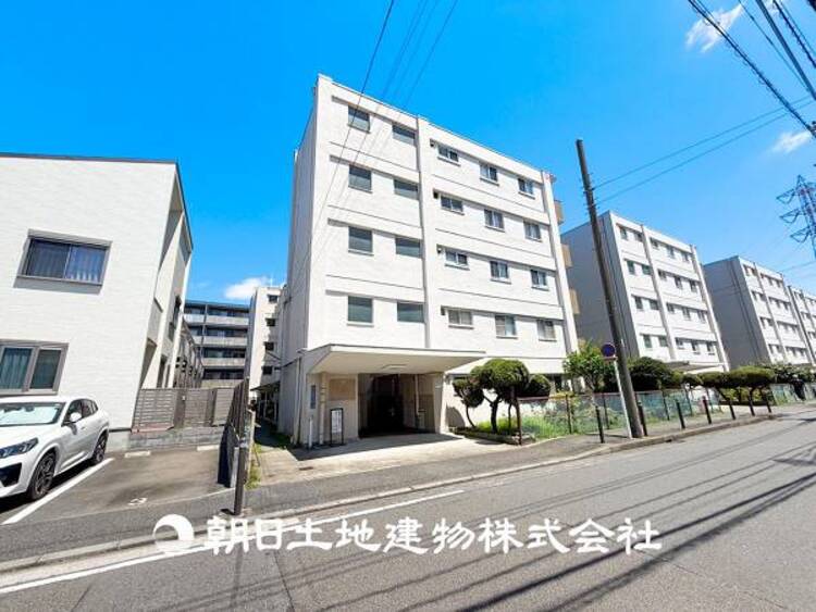 外観 爽やかな空間演出とセンス良く纏められた室内は素敵な寛ぎ空間です。