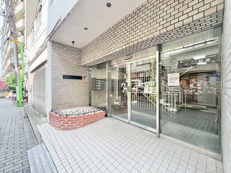 その他 上質感漂う玄関アプローチです。